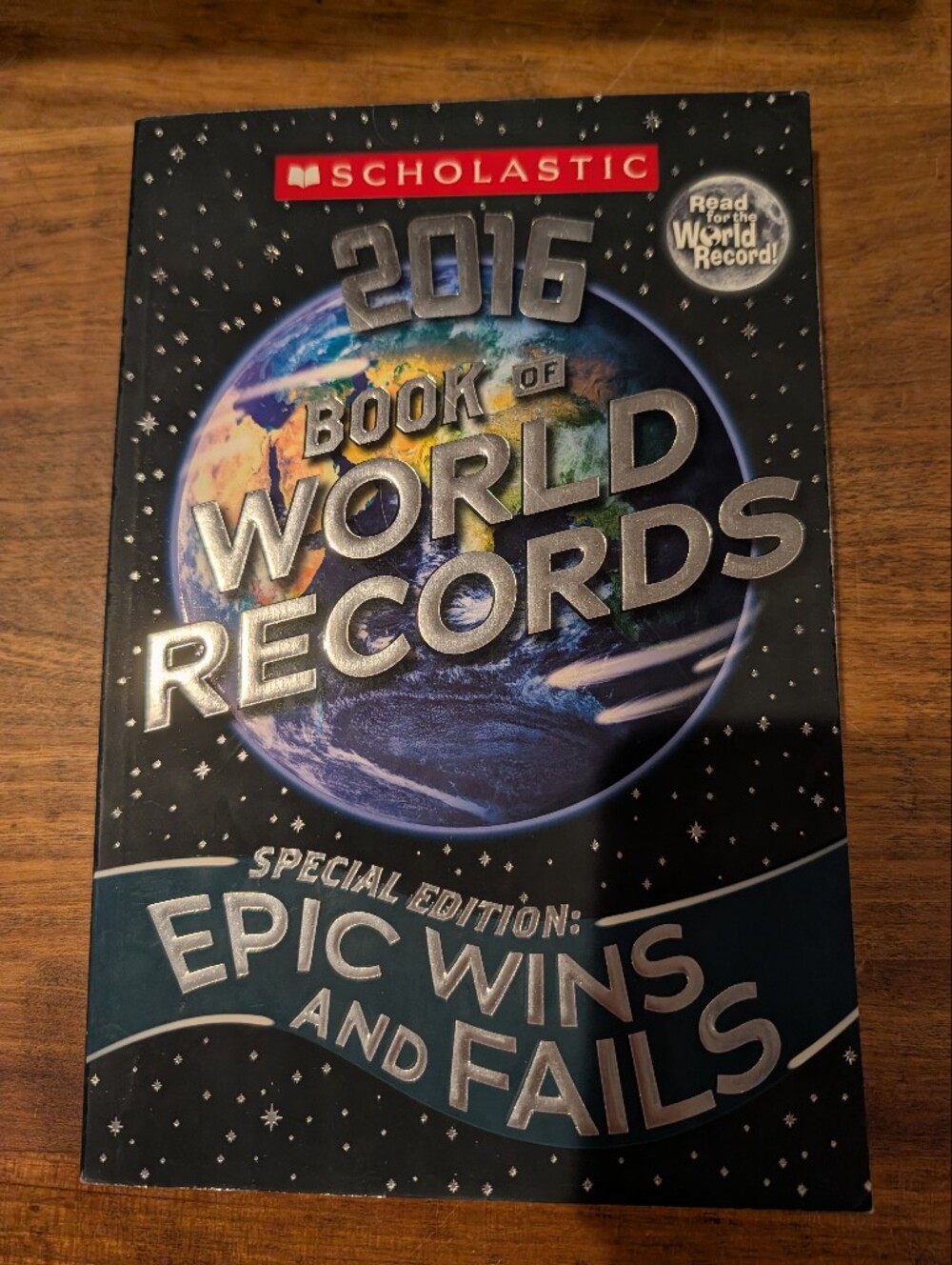Scholastic Book of World Records 2016 - Blue, Black, Purple
